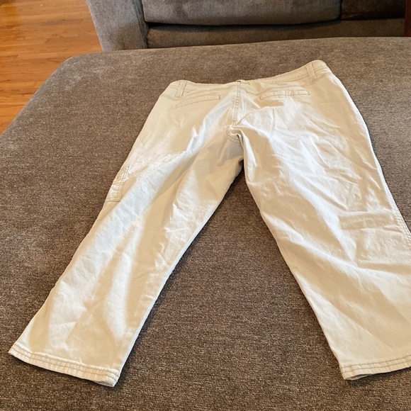 Bandolino womens capris; size 14 - Picture 4 of 5